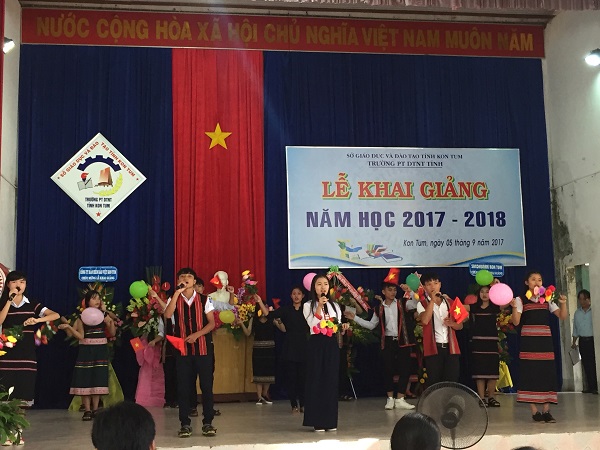 Trường phổ thông dân tộc nội trú tỉnh Kon Tum khai giảng năm học 2017-2018