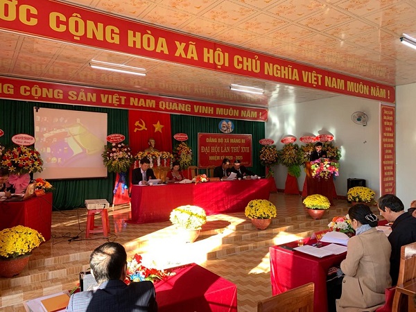Lãnh đạo Ban Dân tộc tham dự Đại hội Đảng bộ xã Măng Ri nhiệm kỳ 2020-2025 tại xã kết nghĩa theo Nghị quyết 04/TU